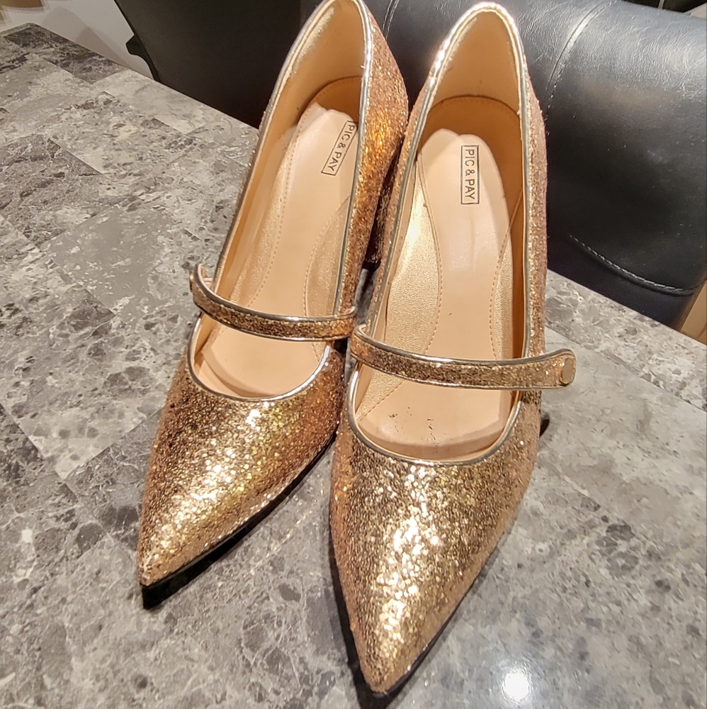Gorgeous Gold Glitter pointy Heels !